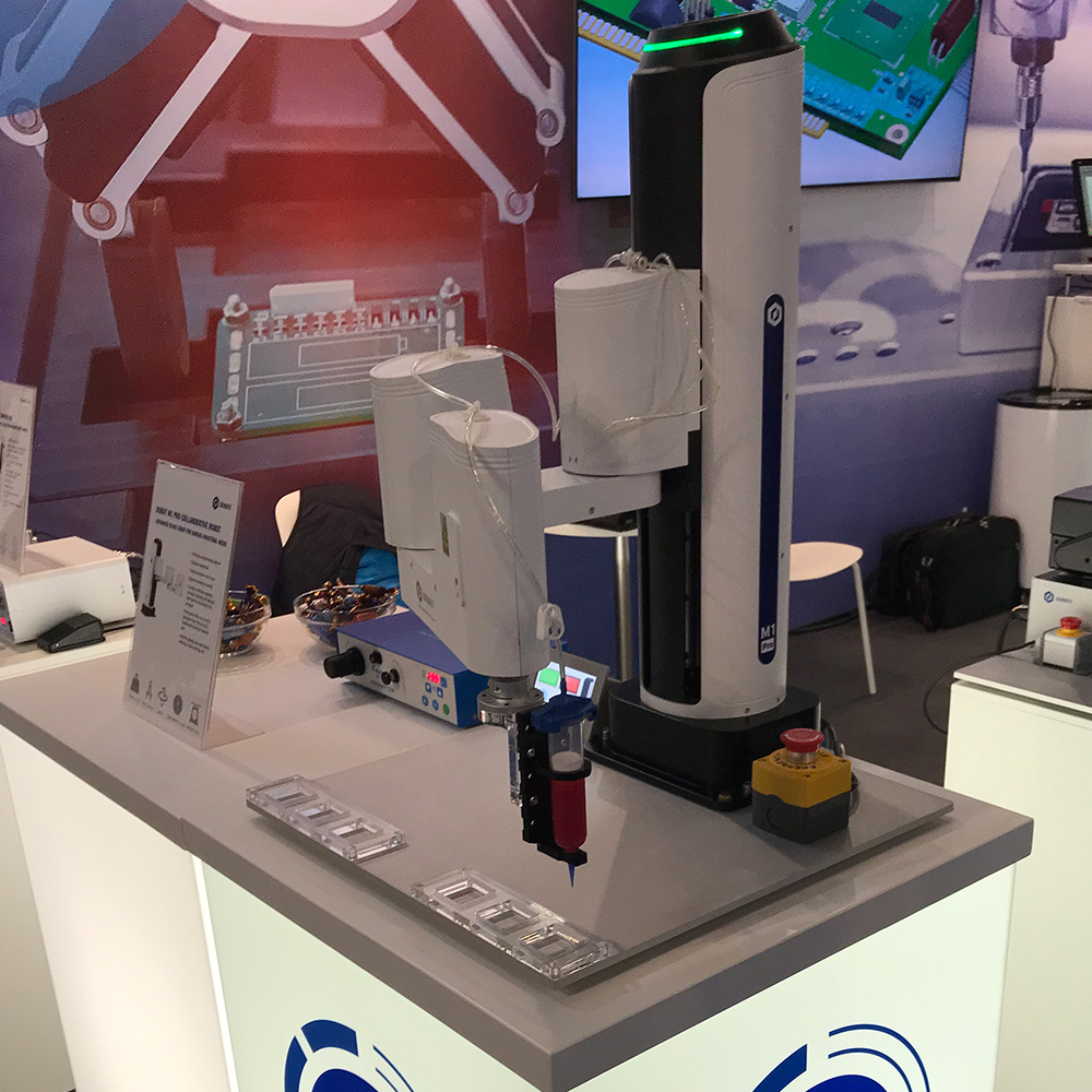 DIA-TECH præsenterede Dobot M1 Pro kollaborativ robotarm på E-22 elektronikmesse